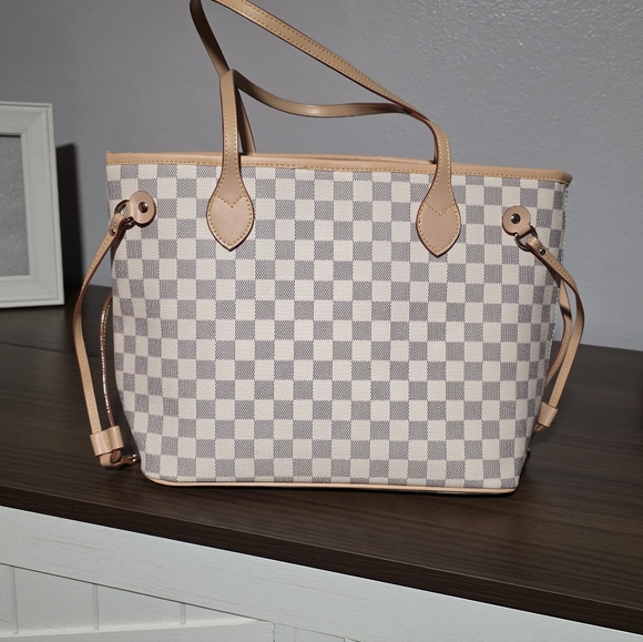 Handbags - Checkard Tote  NEW